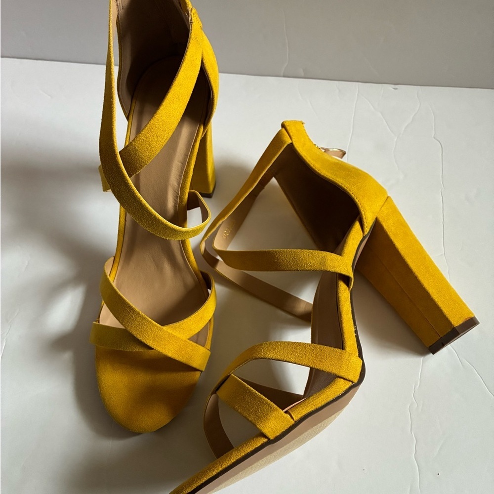 Ollio Women's Mustard Strappy Heels - Picture 4 of 5
